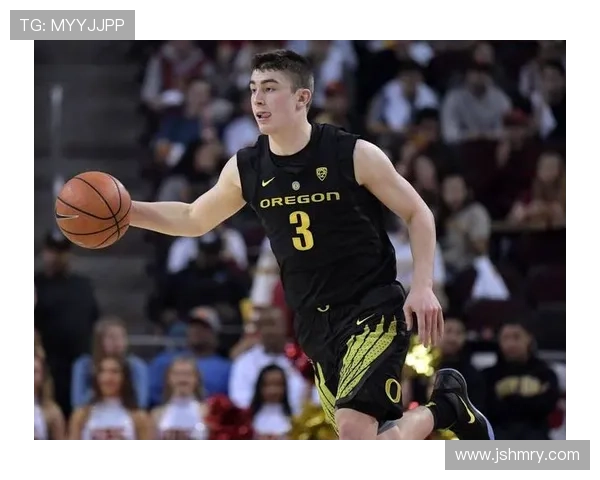 佩顿·普里查德无球跑动提升快攻效率，较上赛季助攻率提高明显